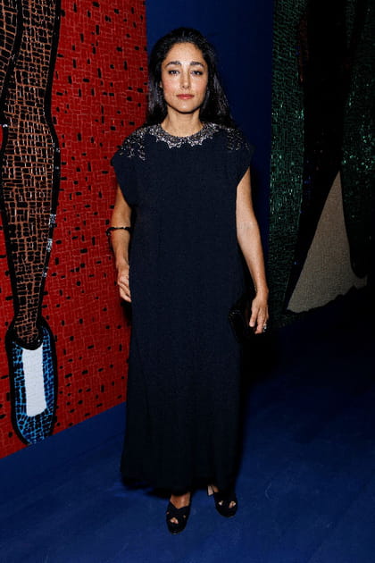 Golshifteh Farahani en robe noire &agrave; d&eacute;tails m&eacute;tallis&eacute;s