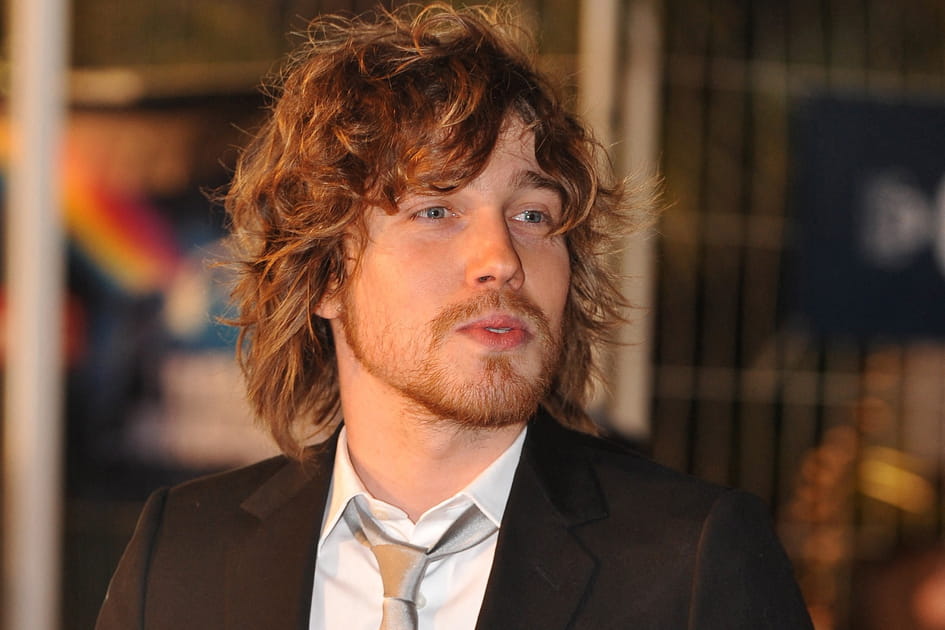 Julien Dor&eacute;, cheveux courts