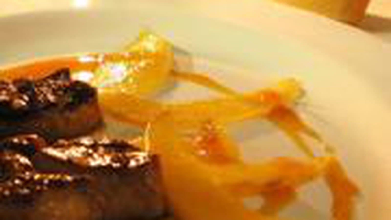 Foie gras poêlé à la mangue et jus d'orange