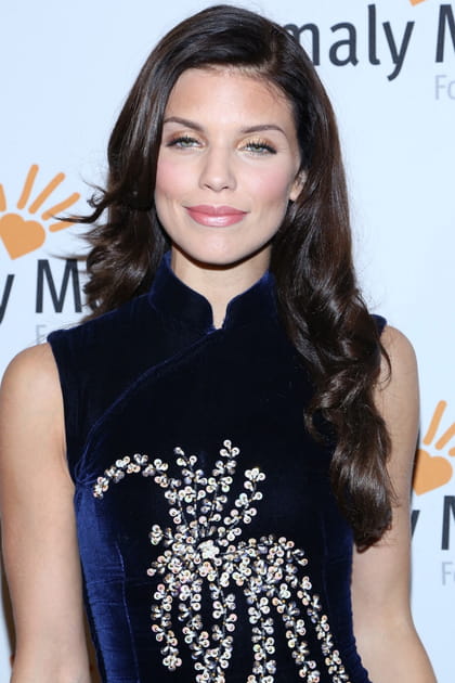 Stars et coloration&nbsp;: AnnaLynne McCord en brune
