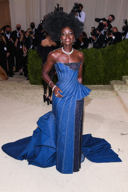 Lupita Nyong'o en robe en denim