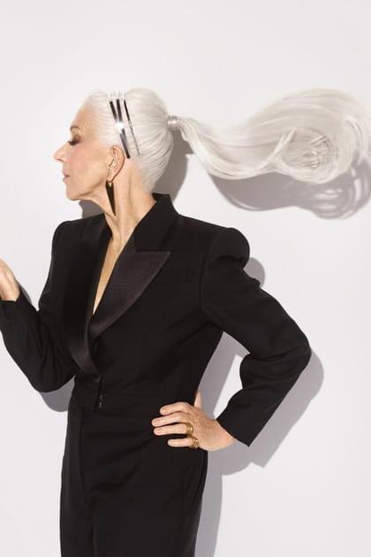 Helen Mirren affiche la coiffure de f&ecirc;tes id&eacute;al apr&egrave;s 70&nbsp;ans