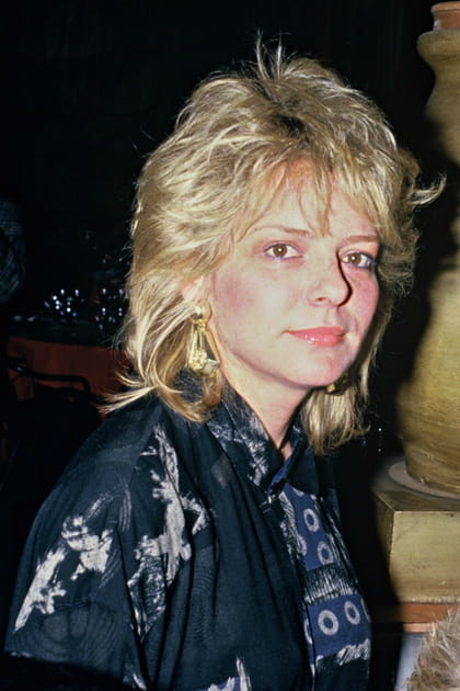 France Gall en chemise à motifs et boucles d'oreilles oversize