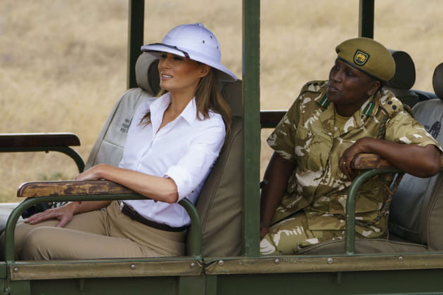 Melania Trump arbobre un casque colonial en Afrique... et cr&eacute;e la pol&eacute;mique