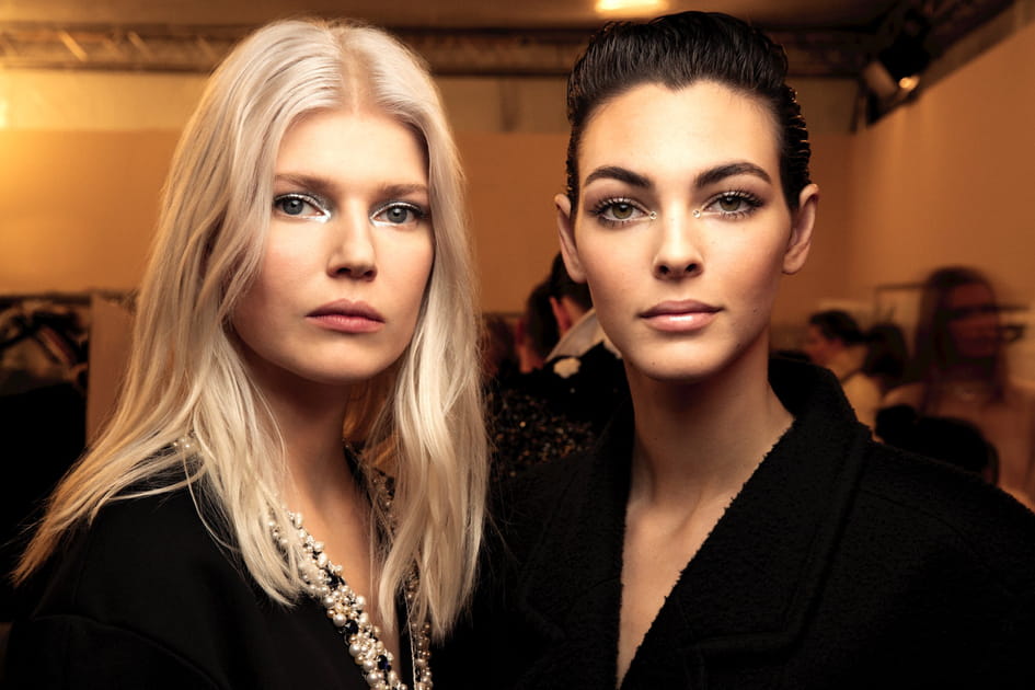 La touche argent&eacute;e sur les yeux