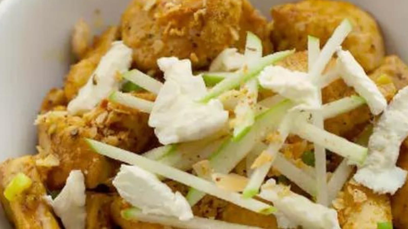 Poulet curry au Boursault et crumble amande pomme