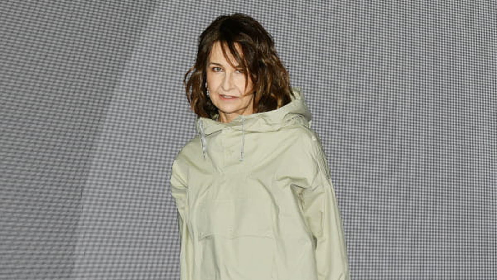 Valérie Lemercier, figure phare du cinéma français, en 20 looks qui valent le coup d'œil