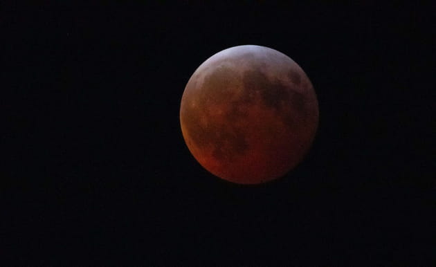 L'incroyable &eacute;clipse de "Lune de Sang" totale irradie le ciel de Mexico