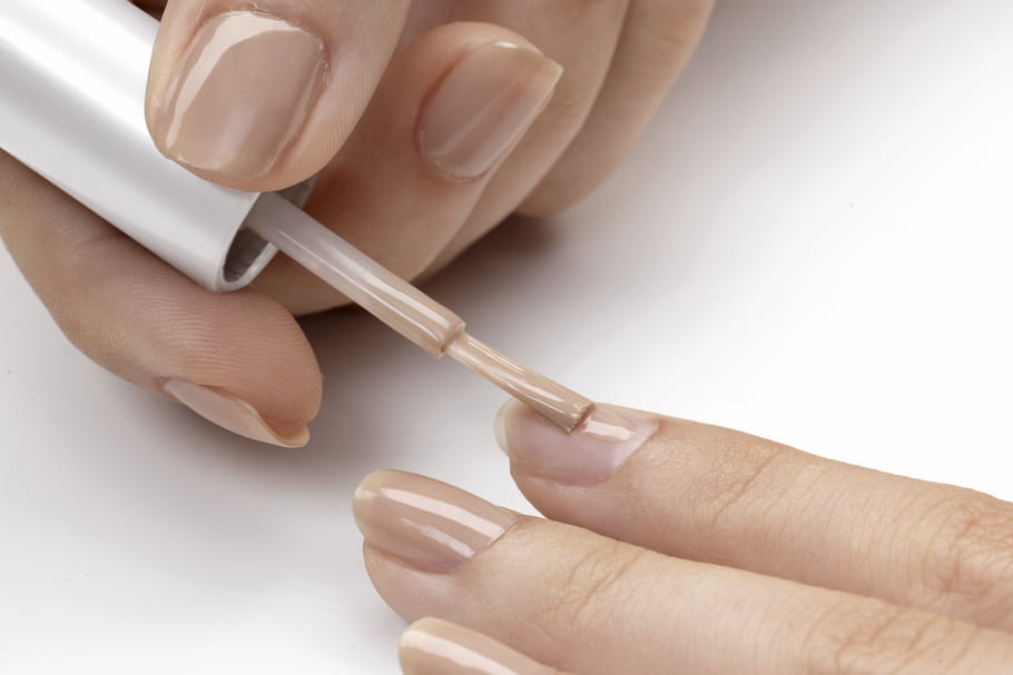 Ongles nude : couleurs et conseils d'application