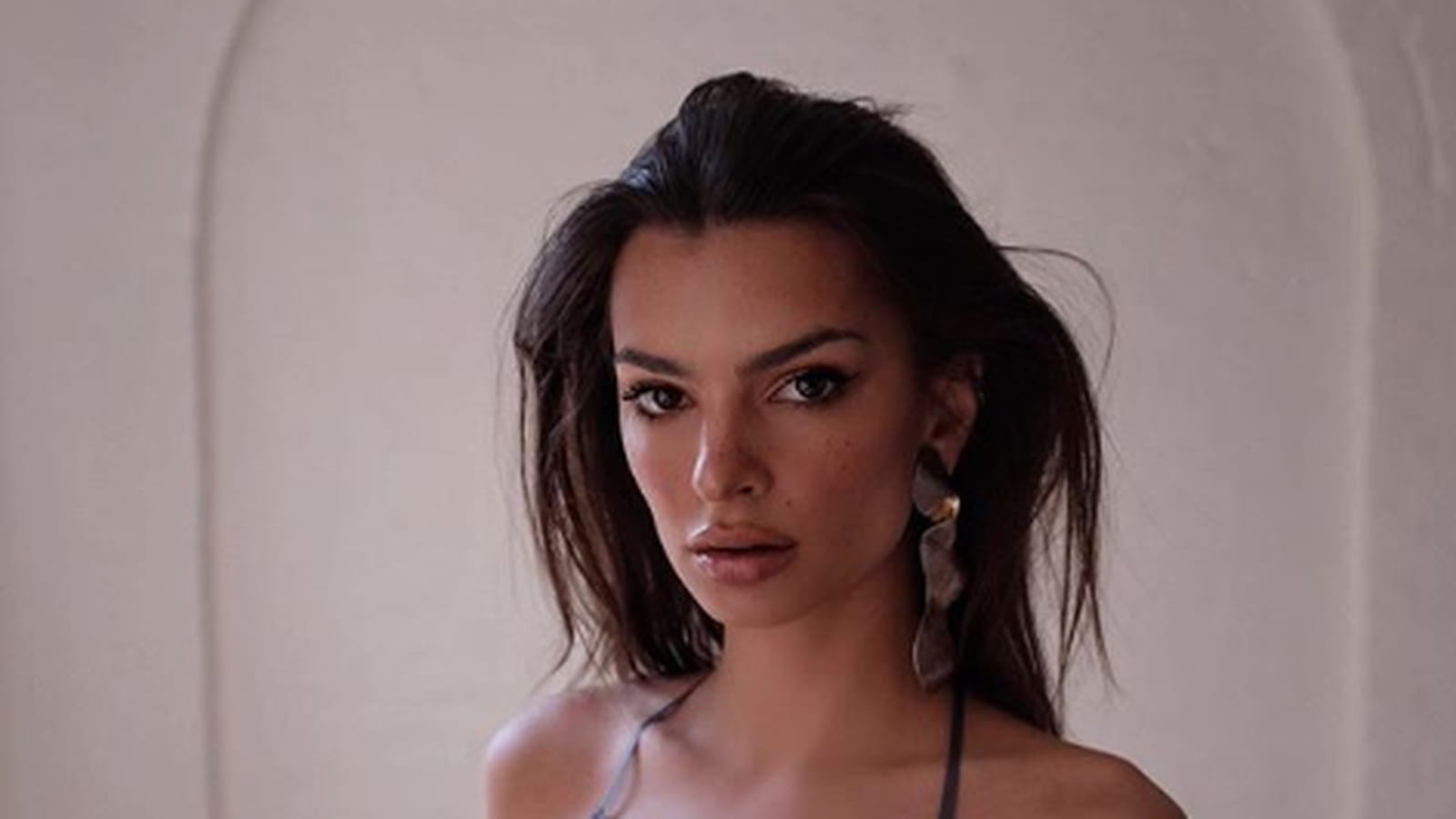 Emily Ratajkowski