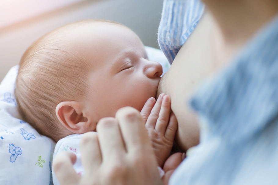 Pôle emploi : une mère allaite son enfant... et doit quitter la salle !