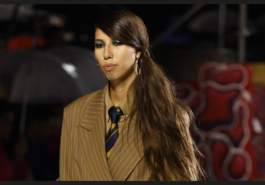 Les yeux m&eacute;tallis&eacute;s de Tommy Hilfiger