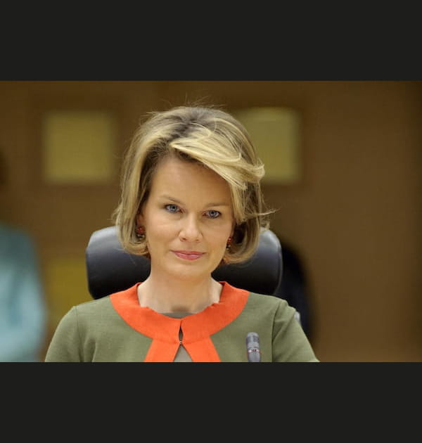 Le carr&eacute; court de Mathilde de Belgique