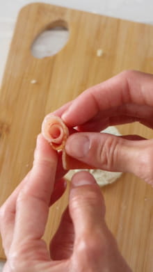 Roses apéritives faciles au pain de mie et jambon de Parme : Etape 6