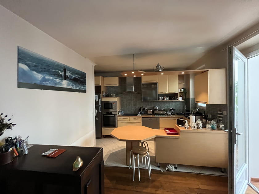 Avant&nbsp;: une cuisine ouverte mais sombre