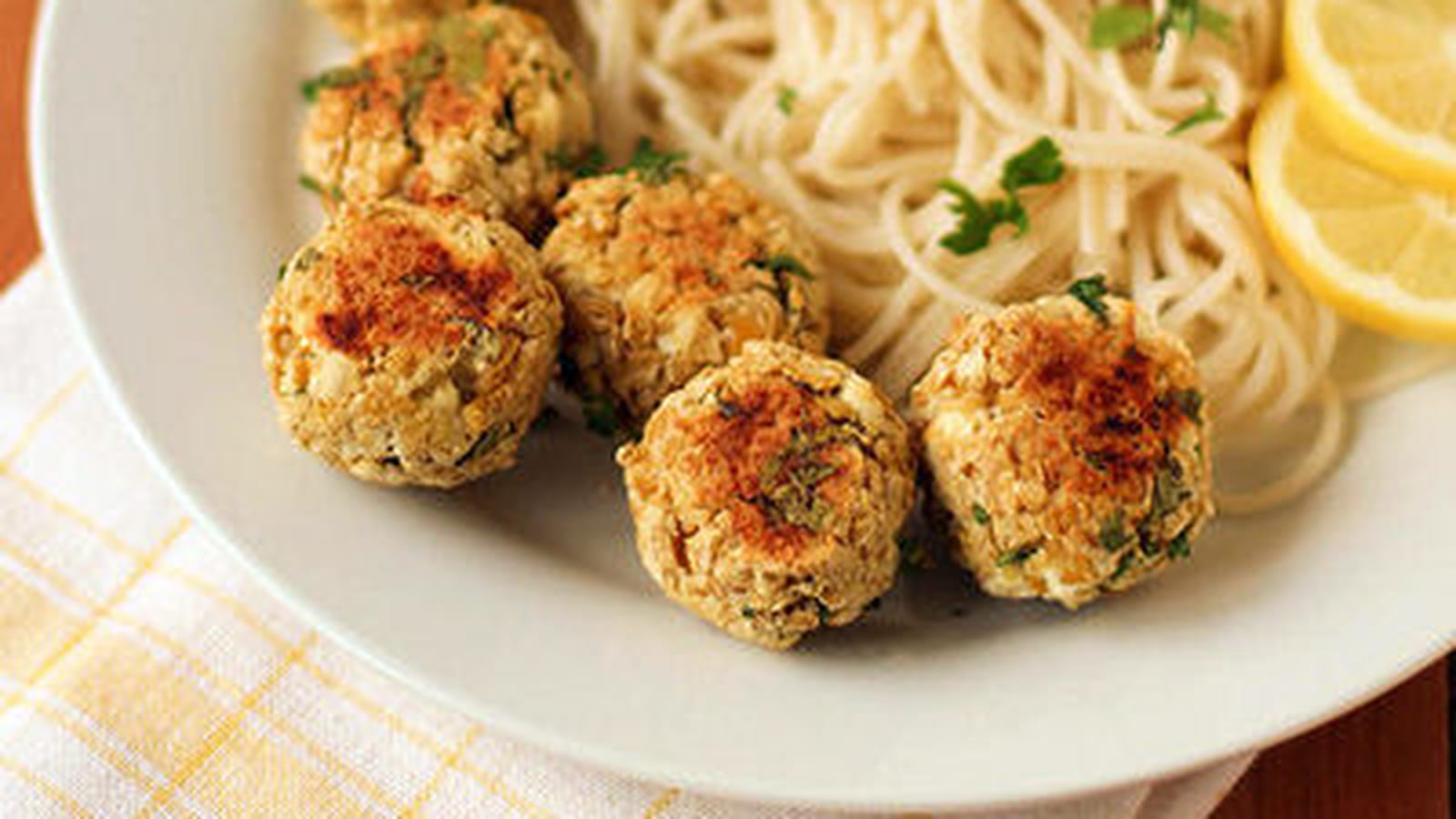 Boulettes pois chiches, feta, citron, persil