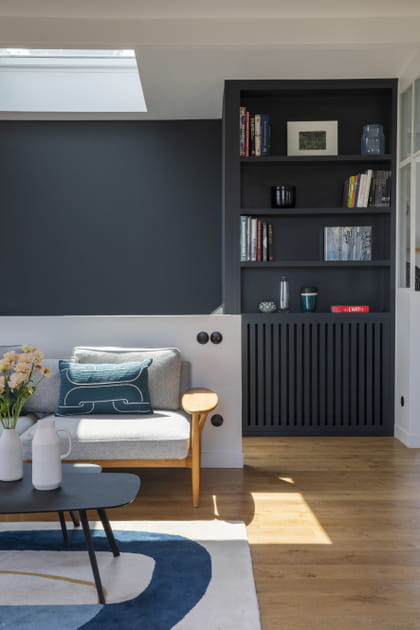 Apr&egrave;s&nbsp;: une family room avec un joli jeu de couleurs