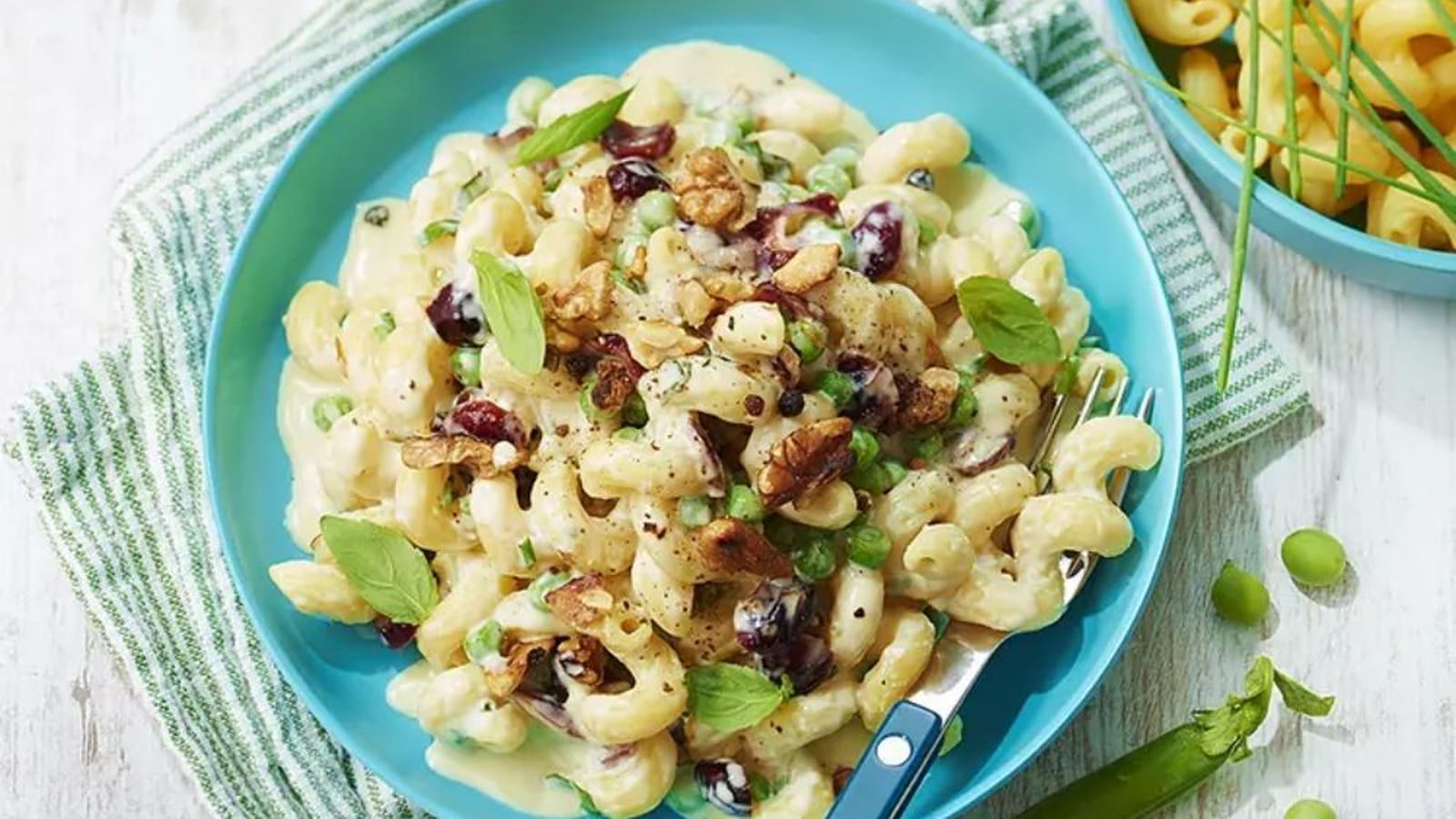 Serpentins au Roquefort, petits pois, noix et cranberries
