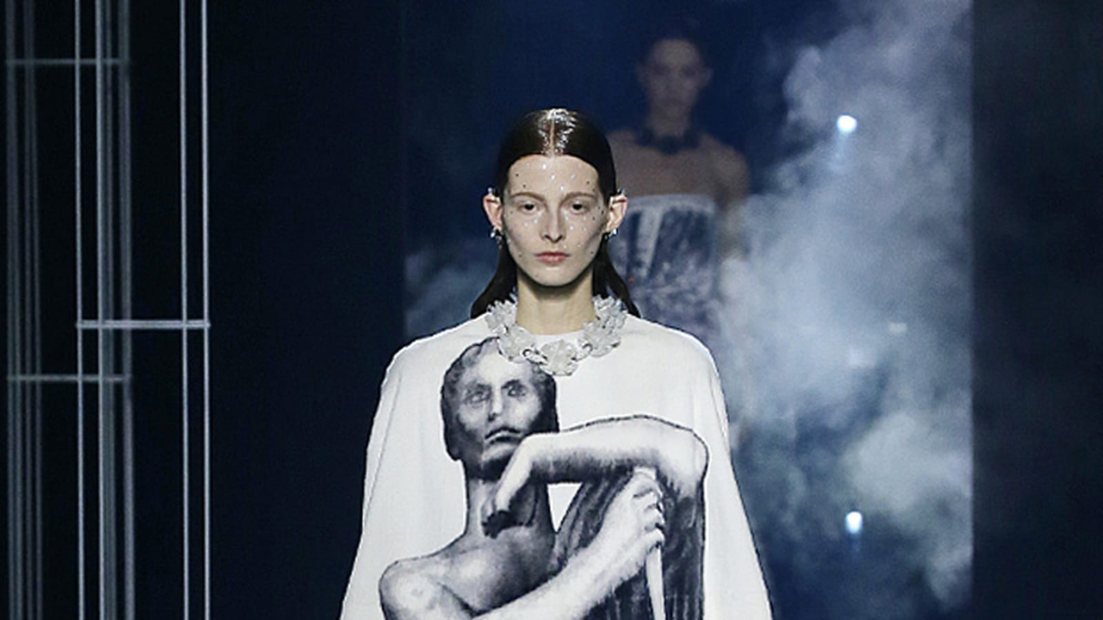 Look 10
