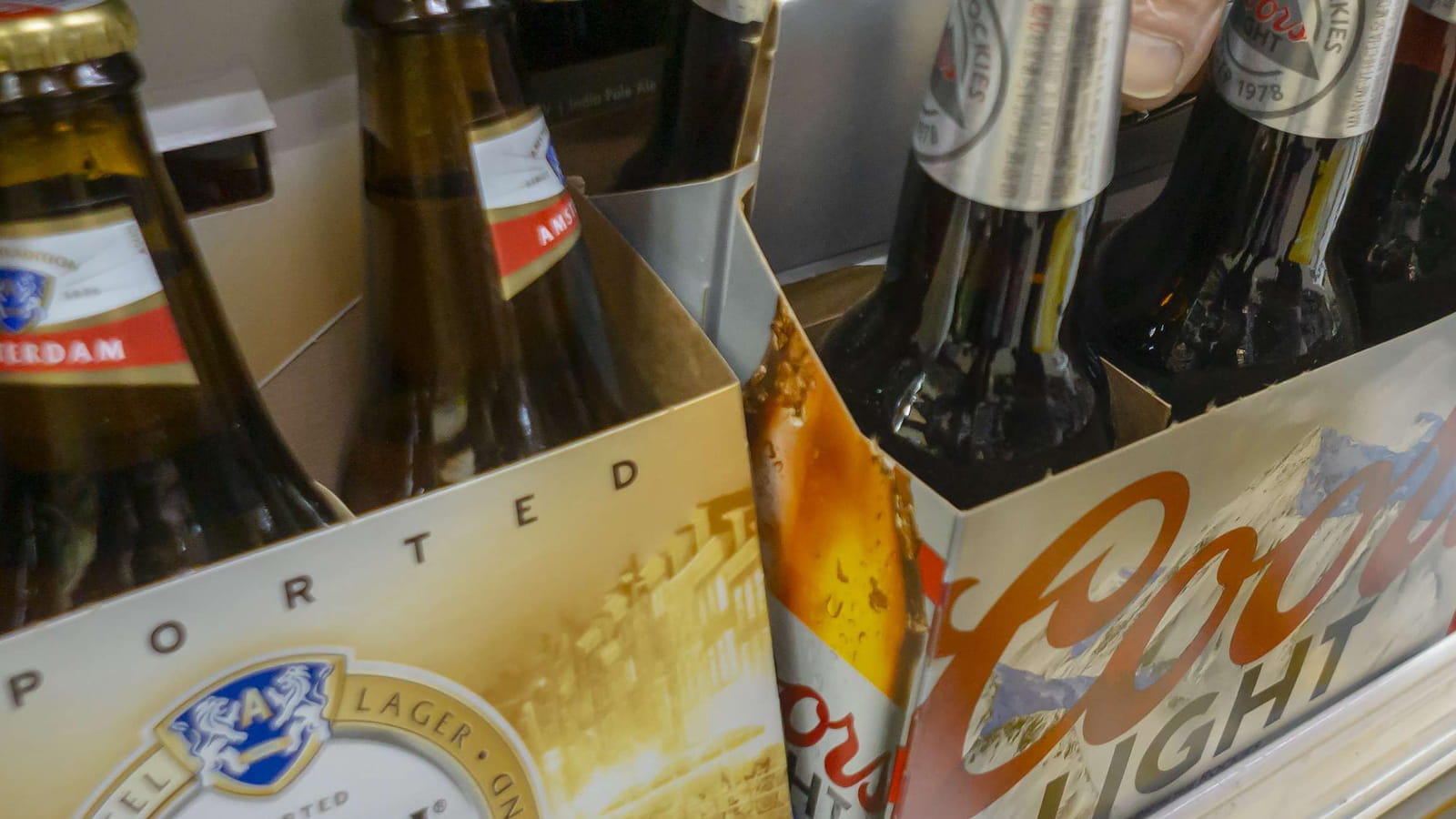 Ils luttent contre les néo-nazis avec… de la bière