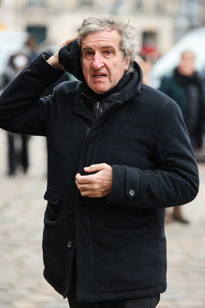 Gérard Leclerc arrive aux obsèques de Philippe Tesson