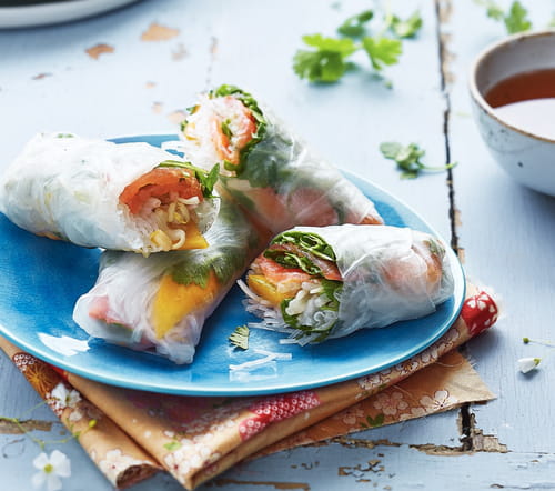 Rouleaux de printemps truite fumée, mangue et coriandre
