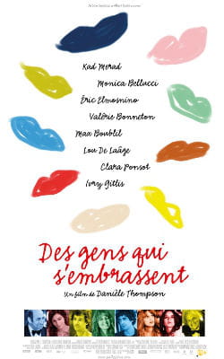 des gens qui sembrassent