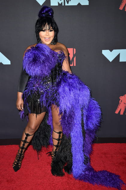 FLOP&nbsp;: Lil' Kim en plumes violettes
