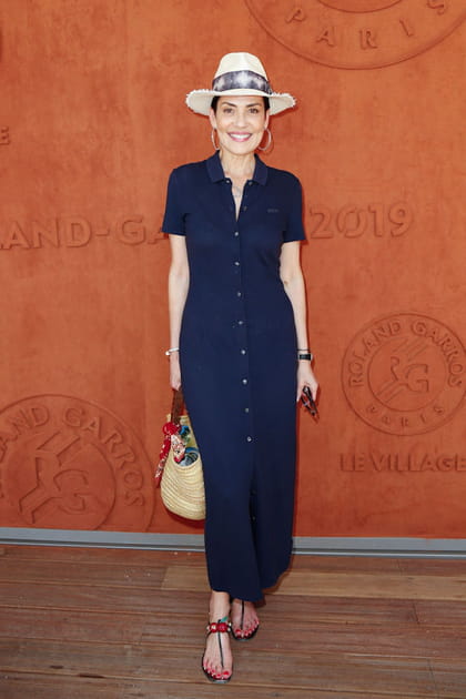 Cristina Cordula en longue robe polo bleu marine