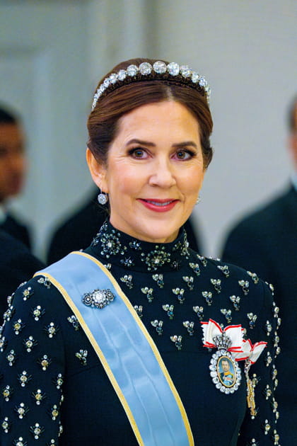 Chignon et diad&egrave;me dans les cheveux, Mary de Danemark m&eacute;rite son statut de reine