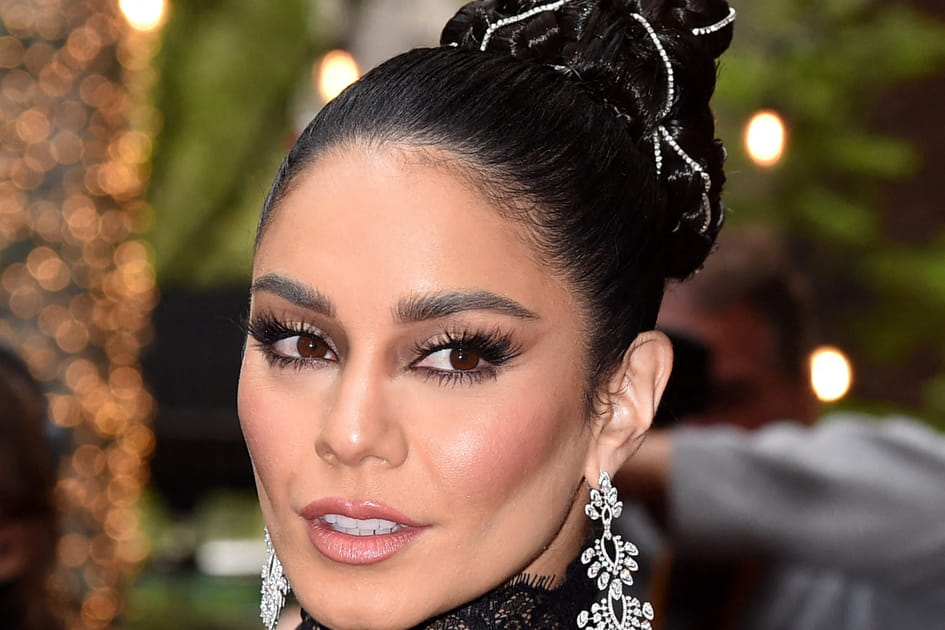 Le chignon torsad&eacute; de strass de Vanessa Hudgens