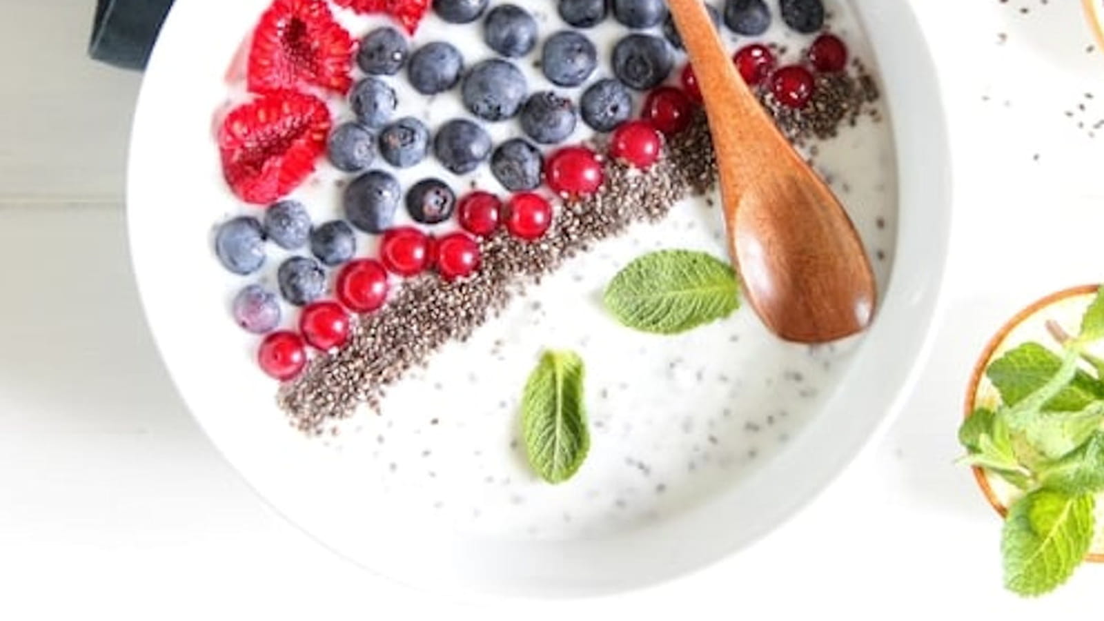 Smoothie aux fruits rouges et graines de chia