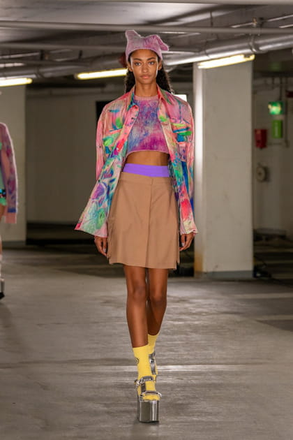 D&eacute;fil&eacute; Edward Crutchley printemps-&eacute;t&eacute; 2023