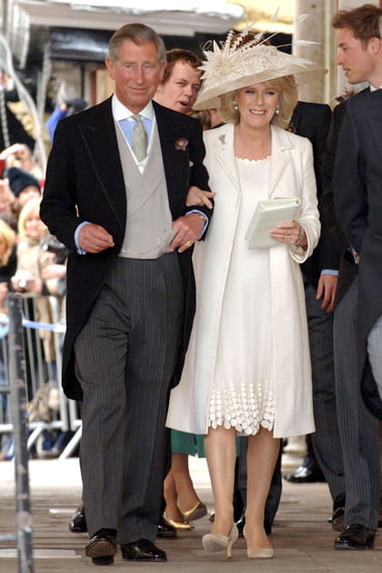 Camilla Parker-Bowles en robe midi blanche &agrave; broderie anglaise
