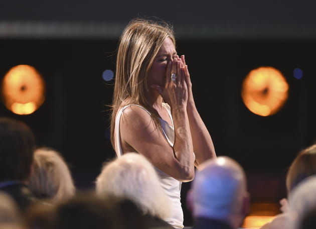 Jennifer Aniston, &eacute;mue aux larmes