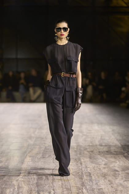 Look 49 du défilé Saint Laurent printemps-été 2024