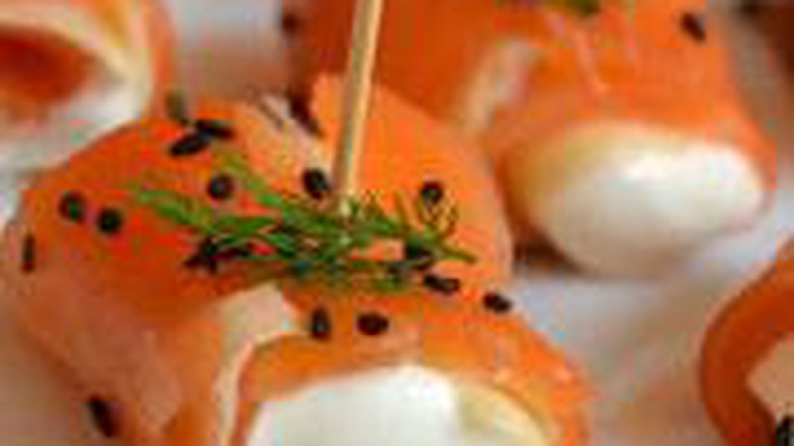 Roulades de saumon fumé, pomme et fromage frais