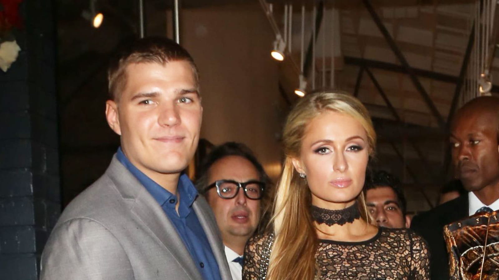 Chris Zylka et Paris Hilton
