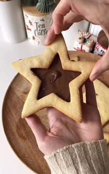 Biscuits sablés étoile fourrés à la pâte à tartiner : Etape 6