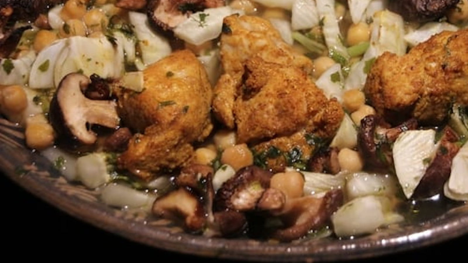 Poulet rôti au fenouil, pois chiches et shiitakés