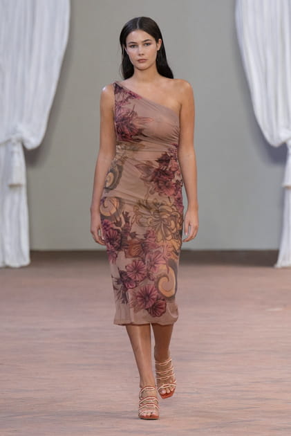 Grace Burns au défilé Alberta Ferretti