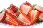 Pas juste du sucre : pour donner du goût à des fraises fades, il y a bien plus efficace