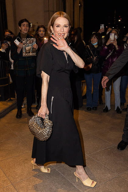 Julianne Moore en route pour le défilé Bottega Veneta