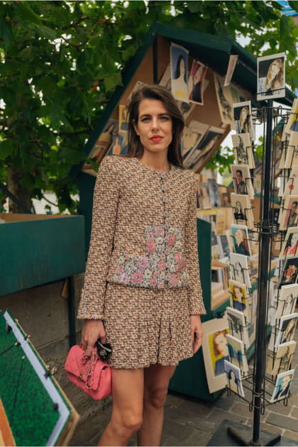 Charlotte Casiraghi en ensemble en tweed au défilé Chanel haute couture automne-hiver 2023-2024