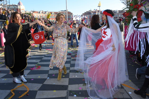 Laura Tenoudji s'&eacute;clate au Carnaval de Nice