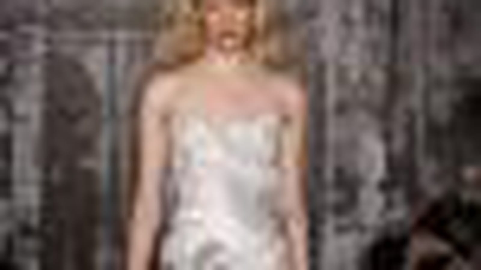 Robe bustier grise de Carolina Herrera