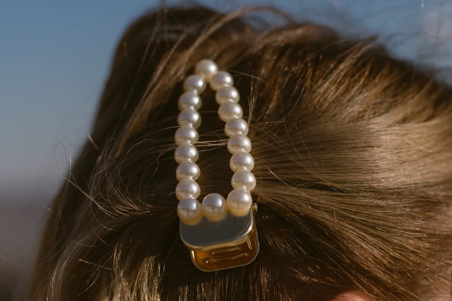 Accessoires de cheveux : inspirations et conseils pour attacher sa chevelure