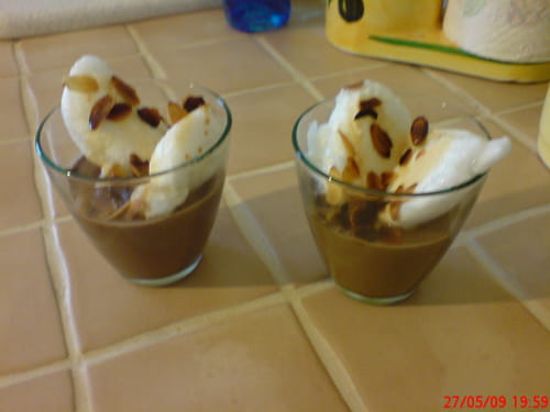Crème anglaise chocolatée et ses oeufs à la neige