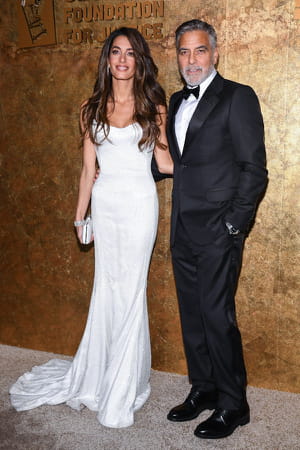 amal-clooney-en-robe-blanche-a-new-york