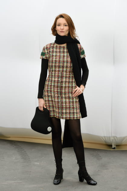 Audrey Marnay en robe &agrave; carreaux